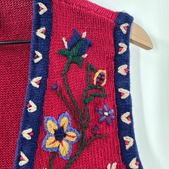 Vintage Erika Floral Embroidered Knit Sweater Vest in Red Navy Size Medium - Picture 6 of 11